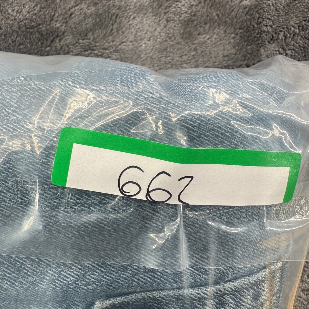 Levis 502 Regular Taper Jeans Mens 28x32 Light Wash Blue Denim 29507-0736 - Picture 9 of 9